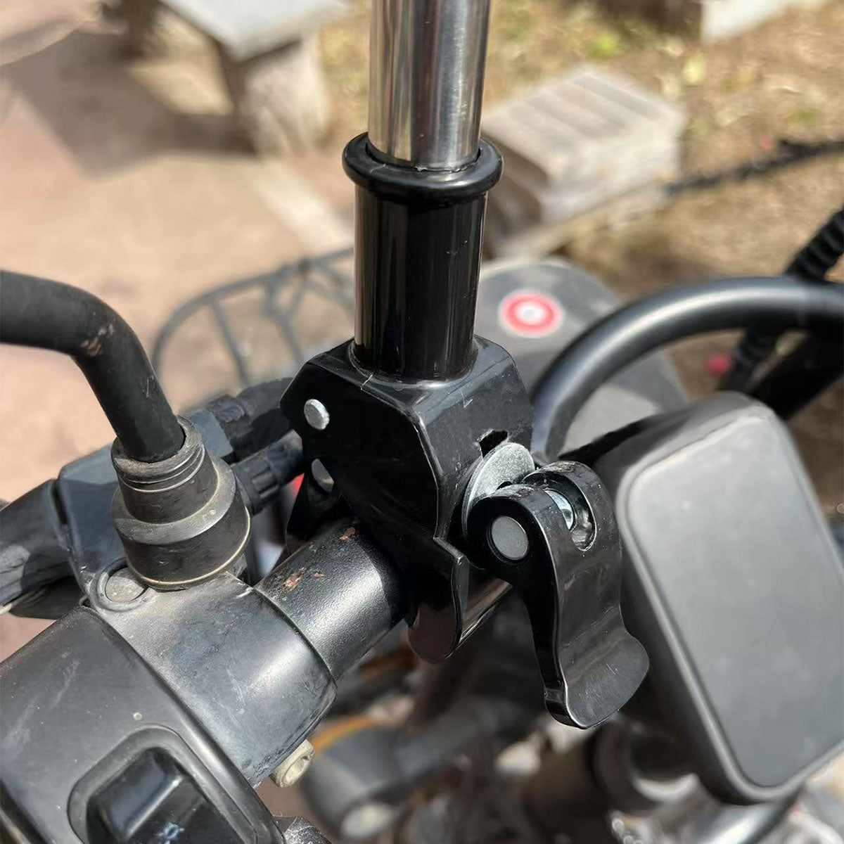 LLAMA EBIKE Extendable Flagpole with Alligator Clip